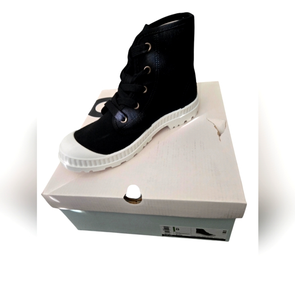 NIB SO Dragonfruit combat style boots